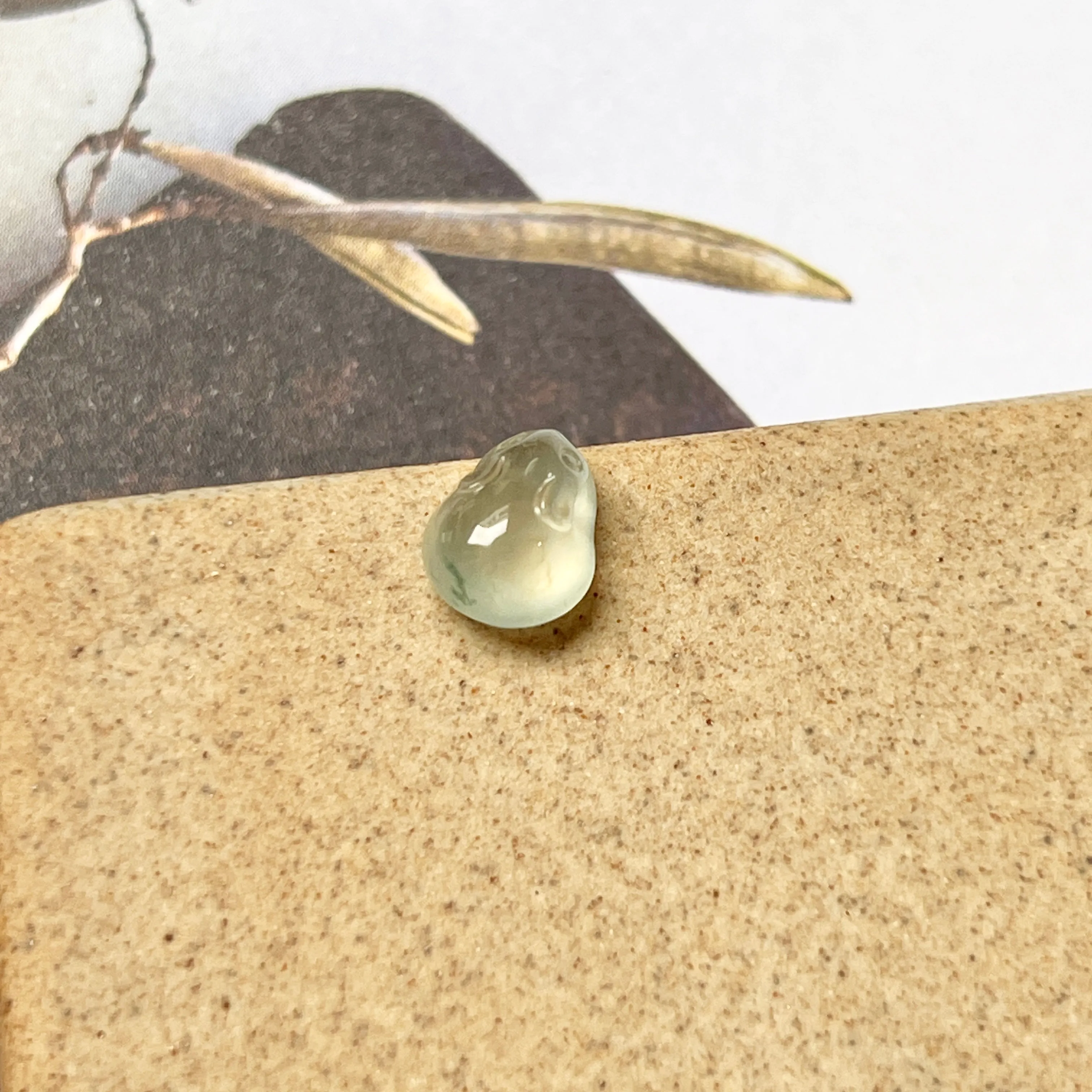 2.05 cts Icy A-Grade Natural Floral Jadeite Mouse No.172401
