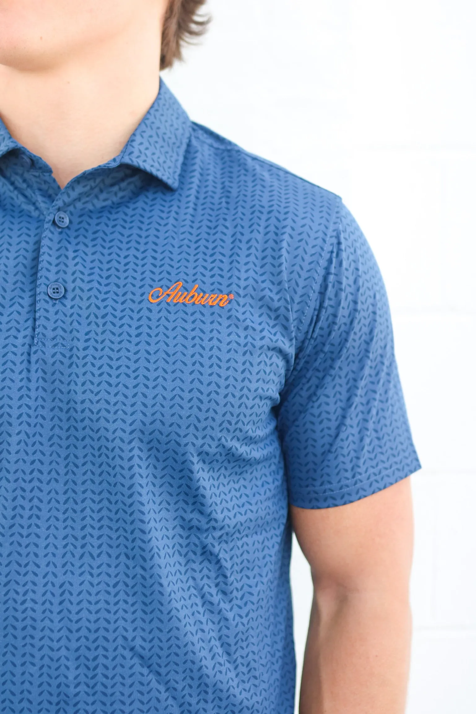 Optimize the title of this e-commerce product by translating it to English and adding necessary modifiers: Vintage Antigua Golf Club - Mashie - Auburn Script