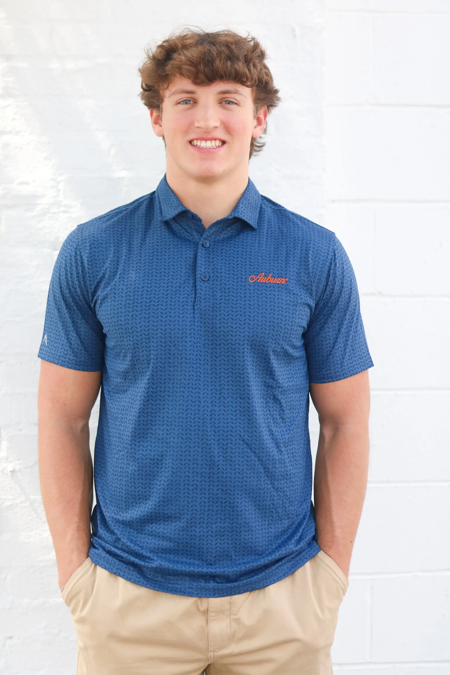 Optimize the title of this e-commerce product by translating it to English and adding necessary modifiers: Vintage Antigua Golf Club - Mashie - Auburn Script