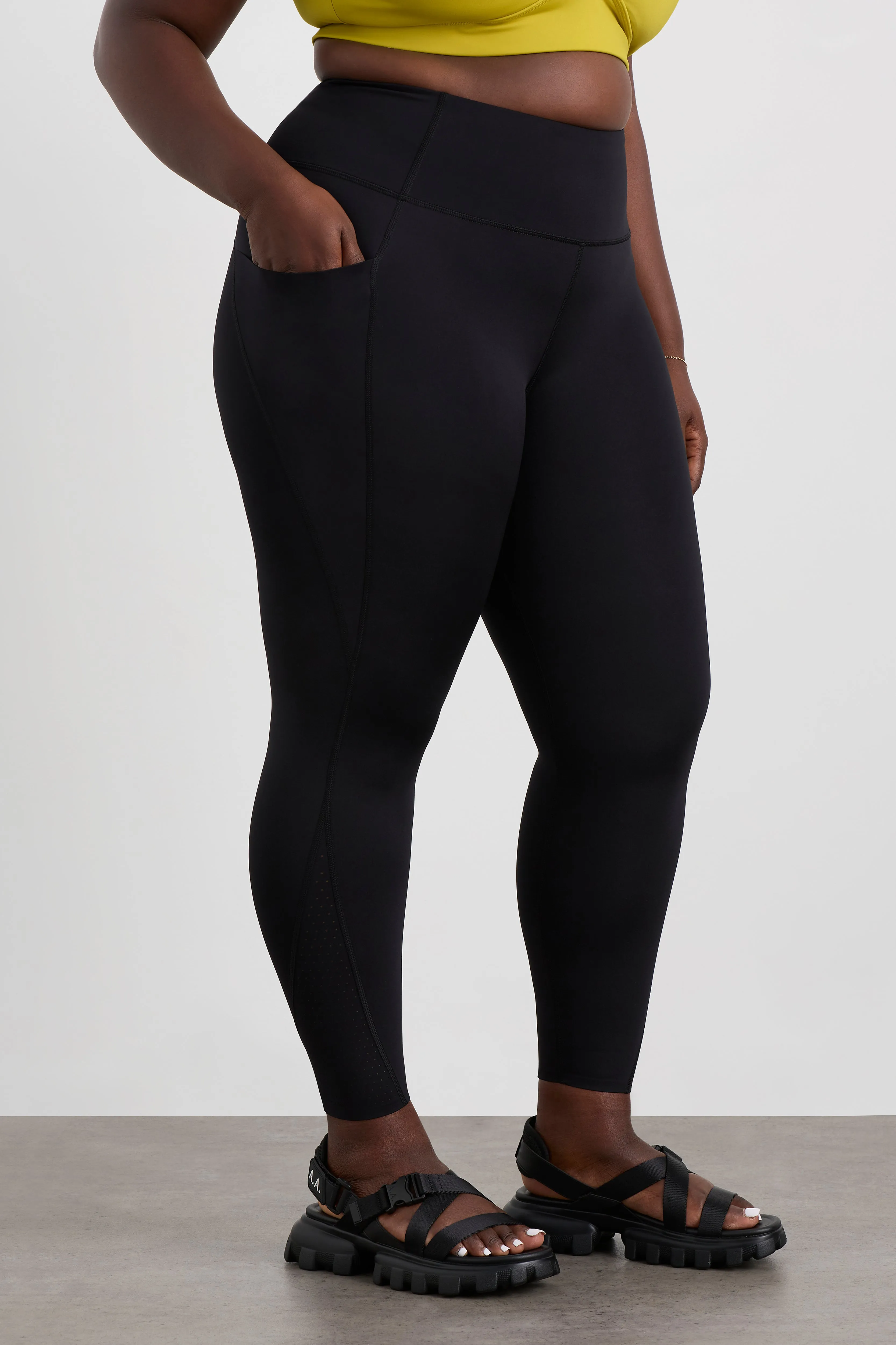 Perforated 7/8 Legging 227
